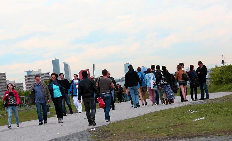 Champions League Finale 2013: Die Fans stürmen den Vorverkauf zum Public Viewing. Die Bilder vom Vorverkaufstart für die Allianz Arena