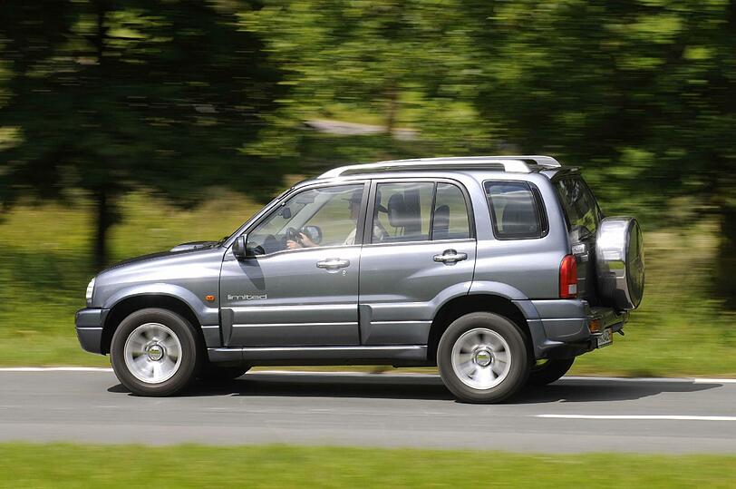 Neigt früh zum Rosten: der Suzuki Grand Vitara. Das Bild zeigt ein Exemplar von 2002.