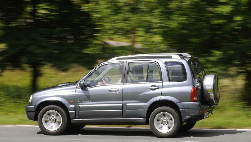 Neigt früh zum Rosten: der Suzuki Grand Vitara. Das Bild zeigt ein Exemplar von 2002. Neigt früh zum Rosten: der Suzuki Grand Vitara. Das Bild zeigt ein Exemplar von 2002.