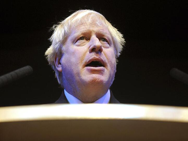 Er ist wieder da: Nachdem Boris Johnson sich in den vergangenen Wochen zurückgehalten hatte, scheint er im Rennen um das Amt des Premierministers zur Höchstform aufzulaufen.