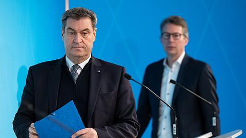 Für Markus Blume (r) ist das Rennen noch offen: Wird sein Chef Markus Söder (l) Kanzlerkandidat der Union? (Archivbild)