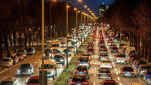 Dichter Feierabendverkehr auf der Landshuter Allee. Einen Tunnel wird es hier so schnell nicht geben.