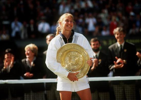 Steffi freut sich 1995 über ihren Sieg.
