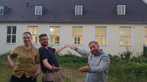 Künstlerin Josephine Kaiser, Immobilienentwickler Tobias Sehr und Künstler Markus Henning hatten die alte Rollofabrik wiederbelebt. Nun sollen sie ausziehen.