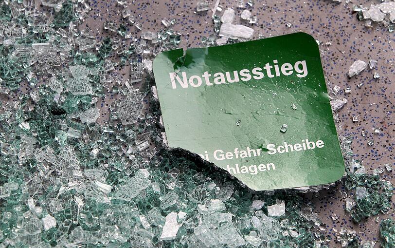 In Marktoberdorf ist es zu einem schlimmen Schulbusunfall gekommen. Die Bilder.