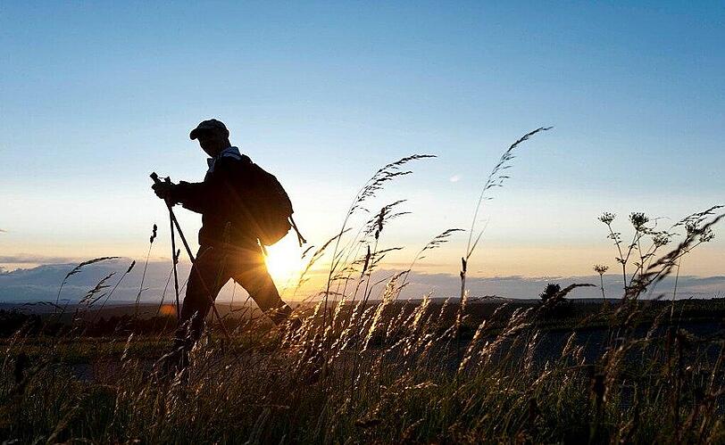 Wandern in der Abendsonne.