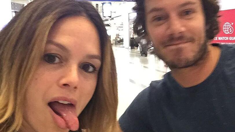 Rachel Bilson und Adam Brody hatten am Flughafen eine Mini-"O.C., California"-Reunion
