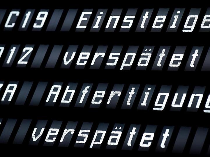 Im vergangenen Sommer hatte es europaweit erhebliche Probleme im Flugverkehr mit Ausfällen und Verspätungen gegeben.