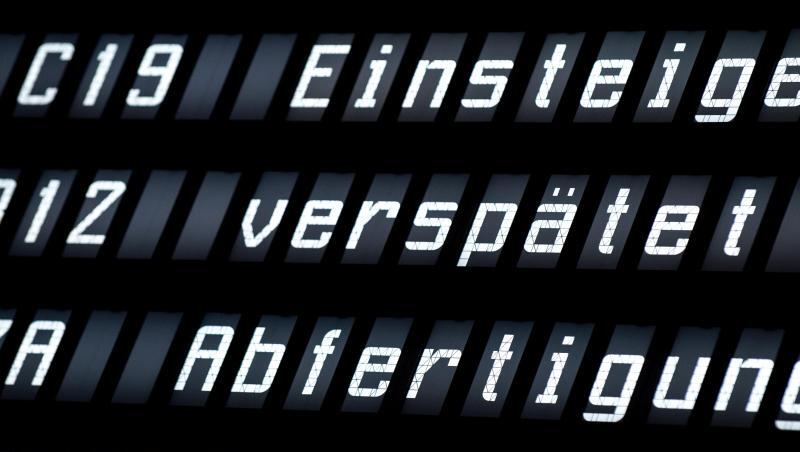 Im vergangenen Sommer hatte es europaweit erhebliche Probleme im Flugverkehr mit Ausfällen und Verspätungen gegeben. Im vergangenen Sommer hatte es europaweit erhebliche Probleme im Flugverkehr mit Ausfällen und Verspätungen gegeben.