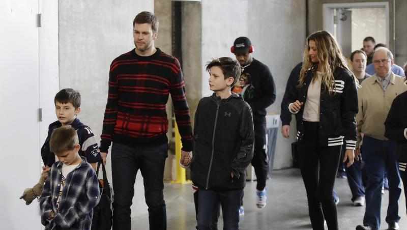 Tom Brady, seine Frau Gisele Bündchen und ihre Familie kommen in Atlanta an. Tom Brady, seine Frau Gisele Bündchen und ihre Familie kommen in Atlanta an.