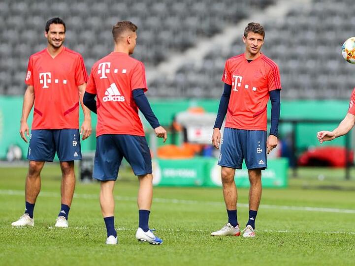 Bayerns Spieler Mats Hummels (l-r), Joshua Kimmich, Thomas Müller und Franck Ribery beim Abschlusstraining. Foto: Jan Woitas