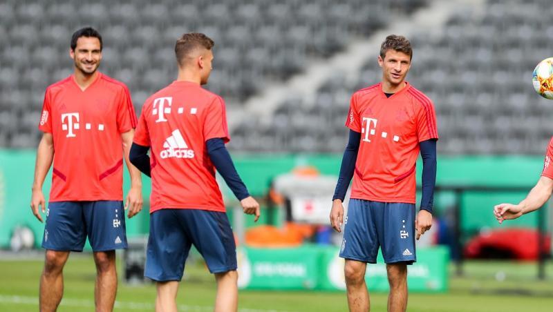 Bayerns Spieler Mats Hummels (l-r), Joshua Kimmich, Thomas Müller und Franck Ribery beim Abschlusstraining. Foto: Jan Woitas Bayerns Spieler Mats Hummels (l-r), Joshua Kimmich, Thomas Müller und Franck Ribery beim Abschlusstraining. Foto: Jan Woitas