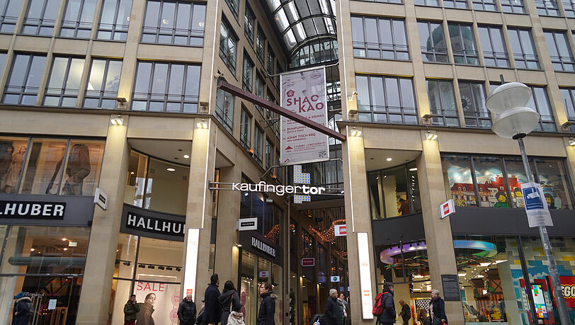 Weg ist sie. Die Statue an der Kaufingertor-Passage sucht man derzeit vergebens.