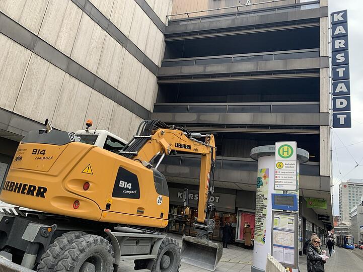 Sieben frühere Karstadt-Mitarbeiter könnten demnächst bei der Verkehrsüberwachung arbeiten. Derzeit laufen Bewerbungsgespräche.