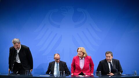 Schwarz-Rot will mit der Stahlindustrie sprechen.