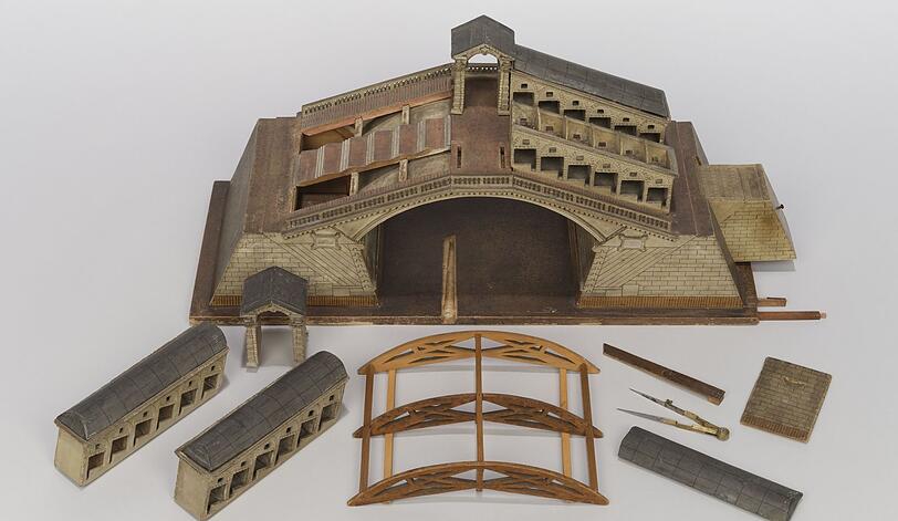 Dieses Konstruktionsmodell der Rialtobrücke ist im späten 16. Jahrhundert in Venedig entstanden, wo sonst. Als Mitbringsel kam es schließlich nach Nürnberg und wird nun in der Stromer’schen Kulturgut-, Denkmal und Naturstiftung verwahrt.