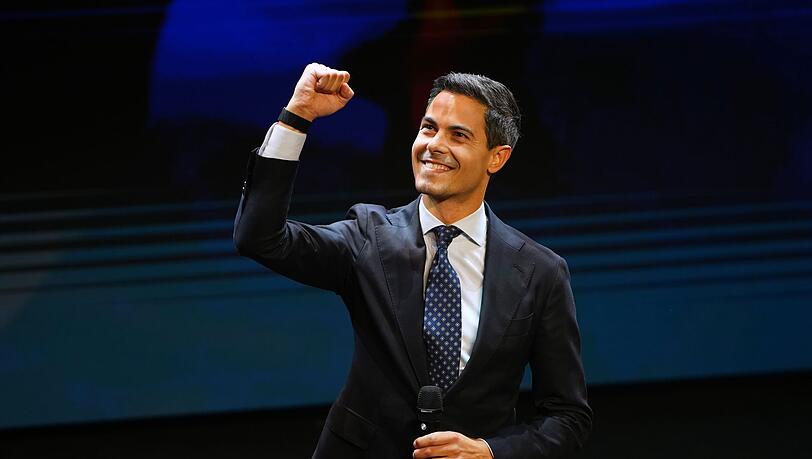 Der Spitzenkandidat der Linksliberalen, Rob Jetten, ist nach ersten Prognosen der Wahlsieger in den Niederlanden.