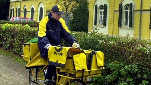 Briefzusteller der Deutschen Post: Der Arbeitgeber speicherte Krankendaten. Briefzusteller der Deutschen Post: Der Arbeitgeber speicherte Krankendaten.