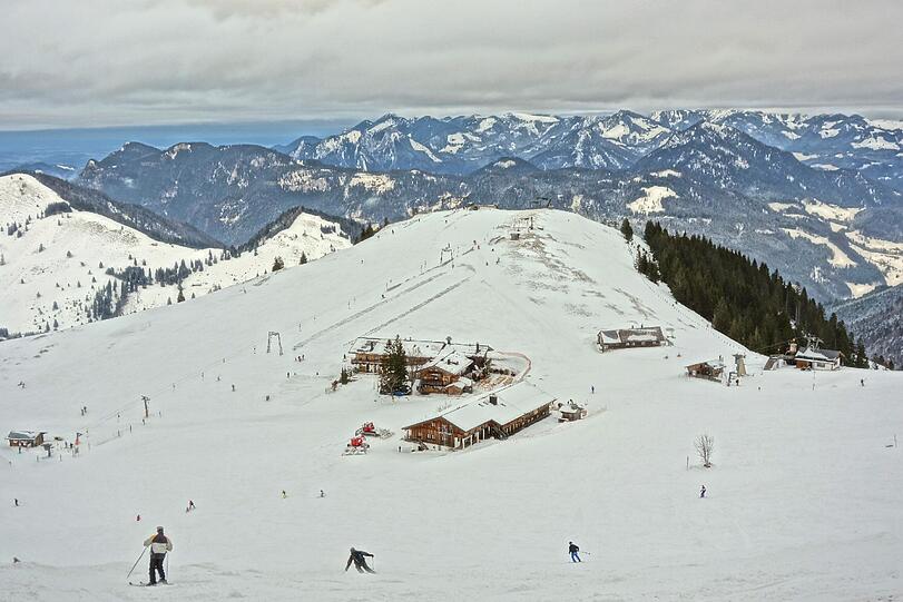 Die Aussicht von den Pisten des Sudelfelds ins Tal hinab.
