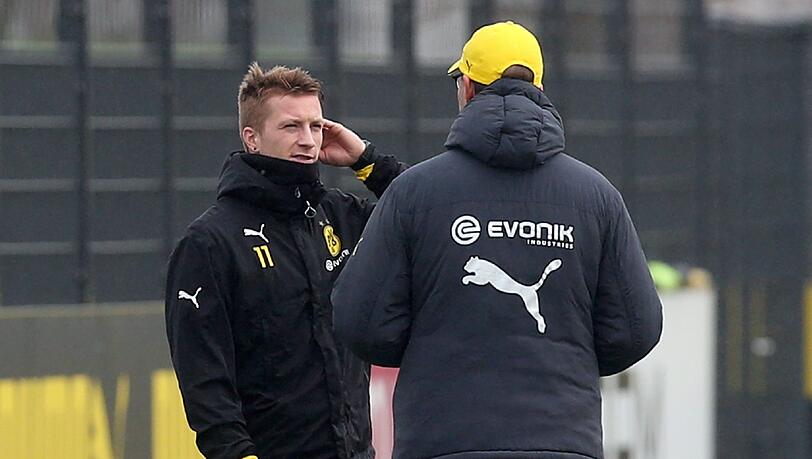 Im Donnerstagstraining hatten Jürgen Klopp und Marco Reus Gesprächsbedarf. Im Donnerstagstraining hatten Jürgen Klopp und Marco Reus Gesprächsbedarf.