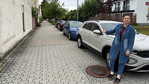 Die erlaubten Pl&auml;tze seien rar. Wegen der angespannten Lage m&uuml;ssten sogar Spielstra&szlig;en zum Parken genutzt werden, sagt Kerstin Heyne.
