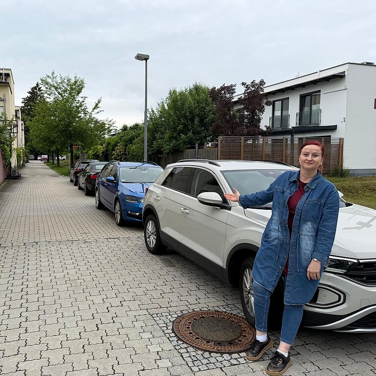Die erlaubten Pl&auml;tze seien rar. Wegen der angespannten Lage m&uuml;ssten sogar Spielstra&szlig;en zum Parken genutzt werden, sagt Kerstin Heyne.