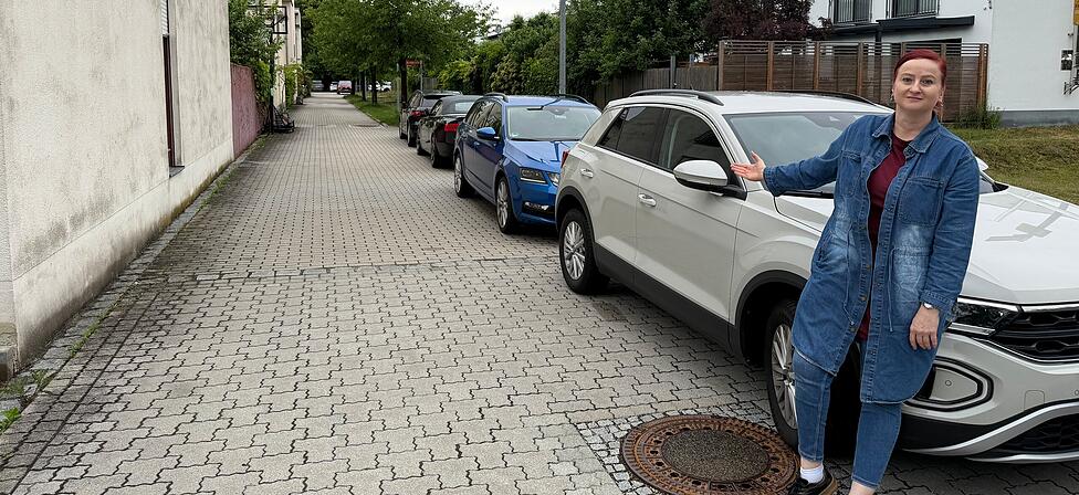 Die erlaubten Pl&auml;tze seien rar. Wegen der angespannten Lage m&uuml;ssten sogar Spielstra&szlig;en zum Parken genutzt werden, sagt Kerstin Heyne.