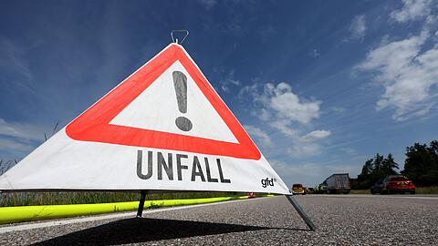 Die Polizei ermittelt zum Unfallhergang. (Symbolbild)