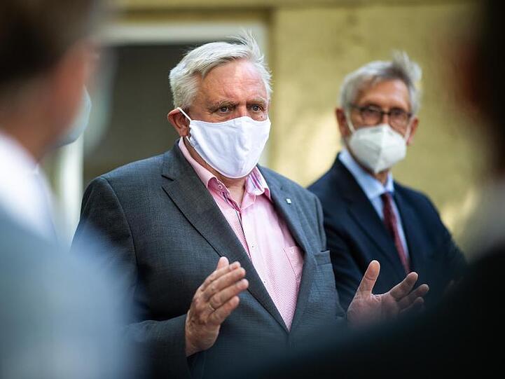 NRW-Gesundheitsminister Karl-Josef Laumann spricht im Juni in Oelde.