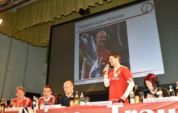 Bayern-Stars zum Anfassen: Die Bilder von den Adventsbesuchen bei den Fanclubs zum Durchklicken