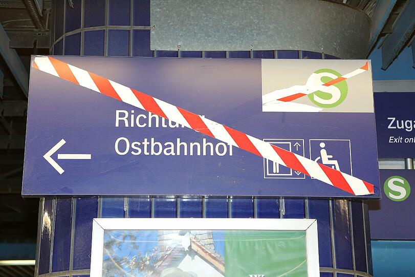 Bauarbeiten auf der Stammstrecke: Wer am Wochenende mitten in München die S-Bahn nehmen will, schaut in die Röhre. Die Bahn baut um. Wir haben uns auf der großen Baustelle mal ein Bild gemacht. Hier gibt's die Fotos...