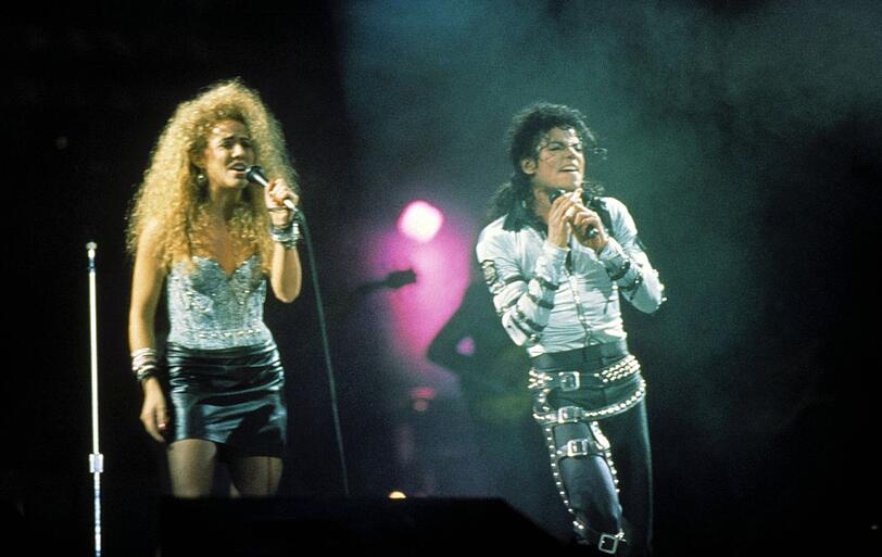 Die Karriere von Sheryl Crow begann als Background-Sängerin bei Michael Jackson. Die Karriere von Sheryl Crow begann als Background-Sängerin bei Michael Jackson.