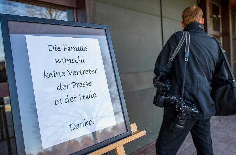 "Die Familie wünscht keine Vertreter der Presse in der Halle": Die Trauerhalle ist nur für die Familie und enge Freunde Hildebrandts zugänglich.