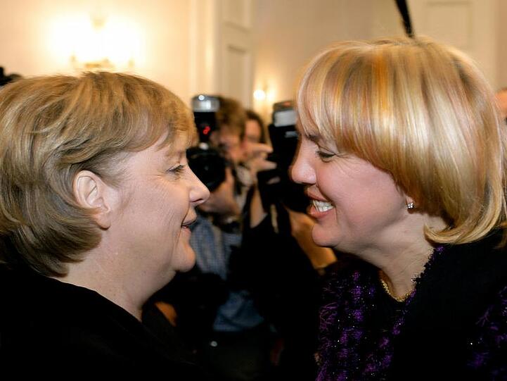 Claudia Roth (r.)