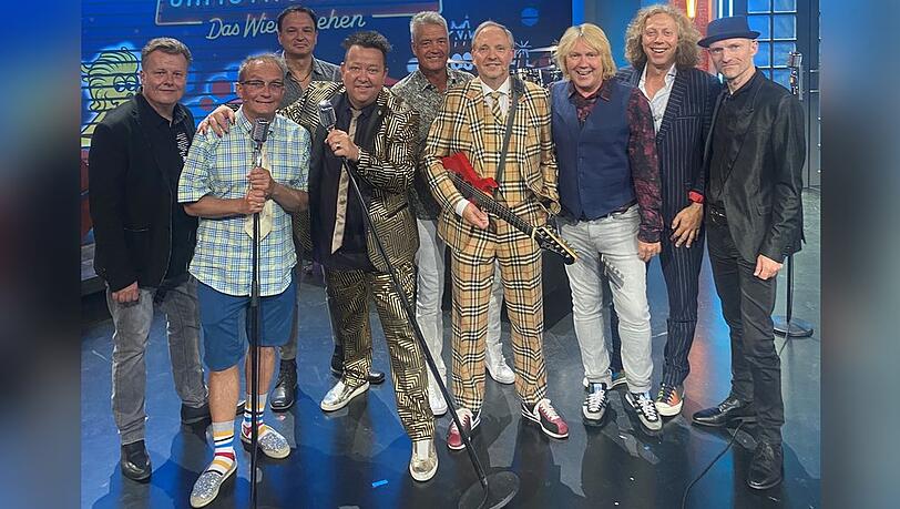 Die Prinzen um Frontmann Sebastian Krumbiegel treten mit Wigald Boning und Olli Dittrich alias Die Doofen bei "RTL Samstag Nacht - das Wiedersehen" auf.