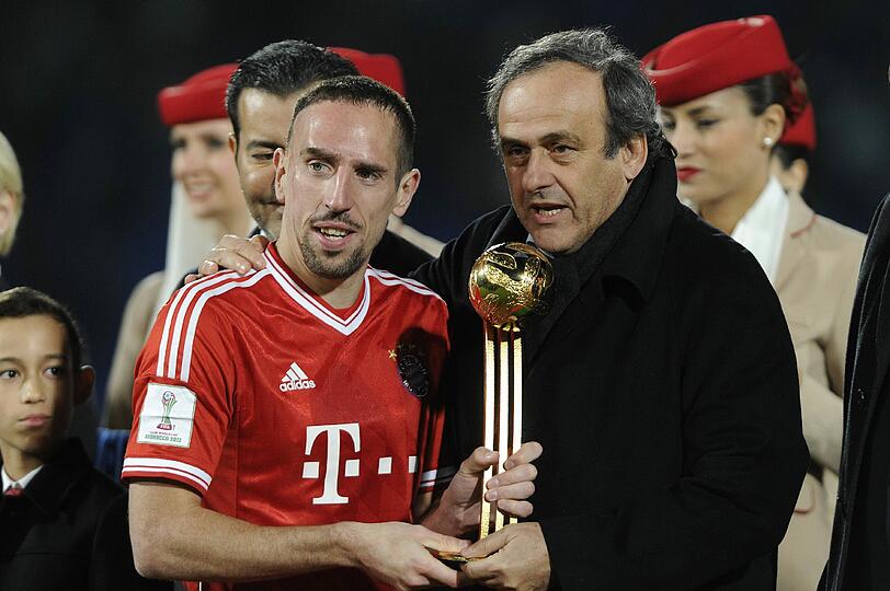 Dezember 2013 posierte UEFA-Präsident Michel Platini noch mit dem kritisierten Franck Ribery.