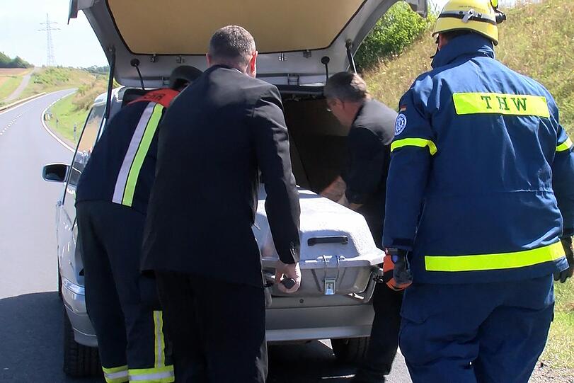 Horror-Unfall in Unterfranken: Bei dem Frontal-Crash kommen zwei Menschen ums Leben.