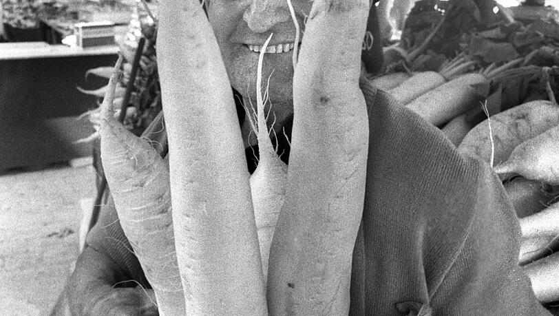Legendär: "Radi-Schorsch" Georg Gossler im August 1981 mit seinem Pracht-Gemüse. Legendär: "Radi-Schorsch" Georg Gossler im August 1981 mit seinem Pracht-Gemüse.