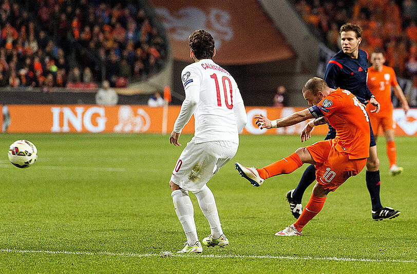 Wesley Sneijder trifft zum rettenden 1:1 gegen die Türkei.
