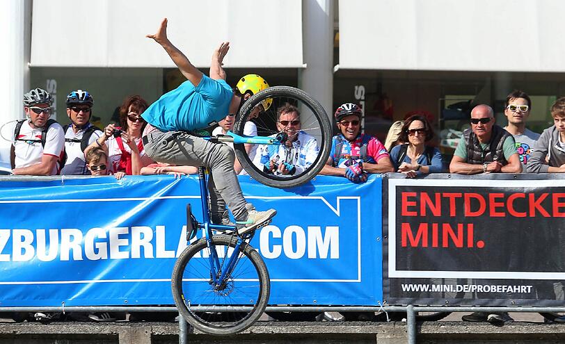 Höher, schneller, weiter - das sind die Bilder vom King of Dirt beim Riva Bike Festival 2013.