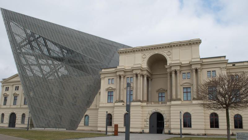 Ein Social-Media-Team der Bundeswehr hatte eine Story zu einer Ausstellung im Militärhistorischen Museum in Dresden im sozialen Netzwerk Instagram gepostet. Ein Social-Media-Team der Bundeswehr hatte eine Story zu einer Ausstellung im Militärhistorischen Museum in Dresden im sozialen Netzwerk Instagram gepostet.