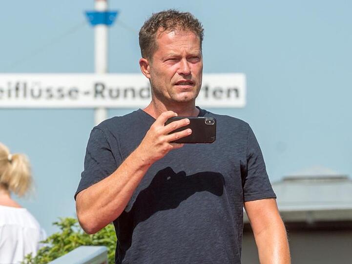 Til Schweiger verbringt den Sommer mit Bruce Willis.