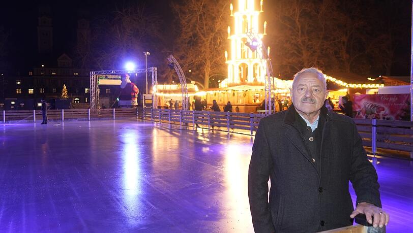 Wieso soll man diese Schlittschuhbahn am "Christkindlmarkt unterm Maibaum" schon vor Schulferienende am 5. Januar abbauen? Fragt sich Maibaumvereins-Chef und Ex-CSU-Stadtrat Otto Seidl - und ist sauer auf die Sendlinger Grünen. Wieso soll man diese Schlittschuhbahn am "Christkindlmarkt unterm Maibaum" schon vor Schulferienende am 5. Januar abbauen? Fragt sich Maibaumvereins-Chef und Ex-CSU-Stadtrat Otto Seidl - und ist sauer auf die Sendlinger Grünen.