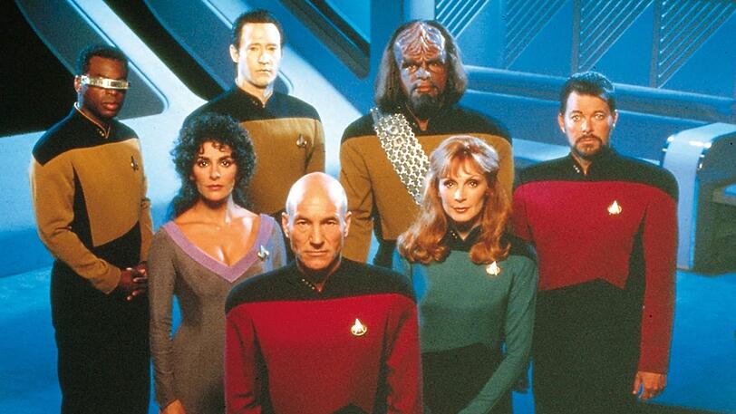 Captain Jean-Luc Picard (Patrick Stewart, Mitte) f&uuml;hrte sieben Staffeln lang die beste Enterprise-Besatzung aller Zeiten an.