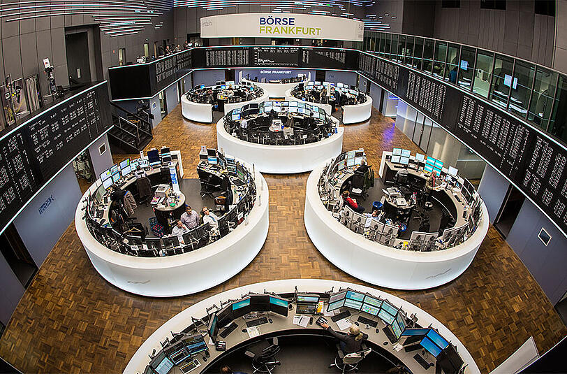 Am Nachmittag lag der Dax 4,33 Prozent im Plus bei 10 065,77 Punkten.