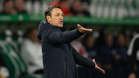 Wolfsburgs Trainer Niko Kovac gestikuliert.