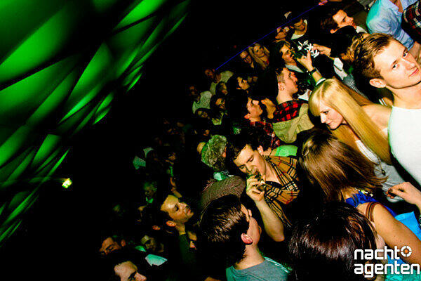Das Bobbeaman in der Gabelsbergerstraße besticht mit seiner Kaleidoskop-Decke. Mehr Partybilder aus dem Bobbeaman unter:  www.nachtagenten.de