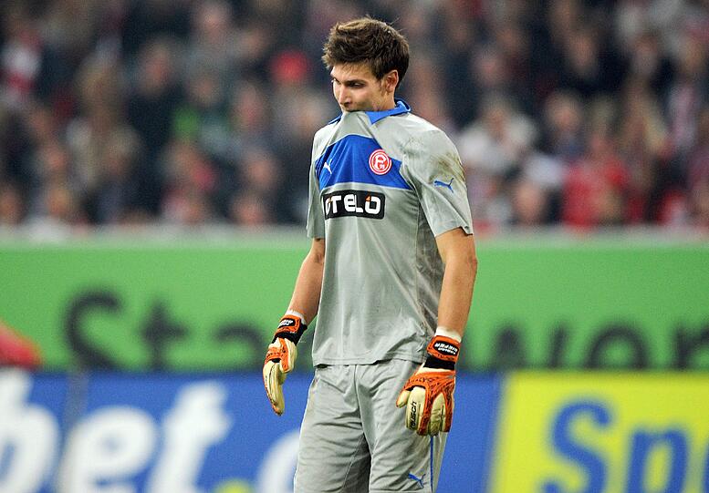 Fabian Giefer, der Torwart der Fortuna, will einen Startrekord von acht Siegen in Folge des FC Bayern verhindern. Fast wäre er beim FC Bayern gelandet, hat sich aber dann für Düsseldorf entschieden.