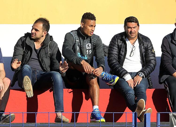 Rubin Okotie (mi.) konnte im Test gegen Kiew noch nicht mitwirken.