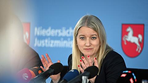 Niedersachsens Justizministerin Kathrin Wahlmann (SPD) setzt sich f&uuml;r ein Verbot von Voyeuraufnahmen ein.